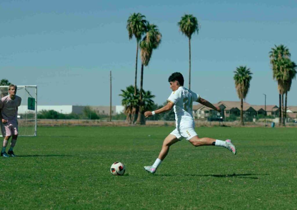 How Much Does a Sports Nutritionist Cost in Sydney? 13 Jake Biggs is a sports nutritionist in Sydney, Australia that works with teenagers