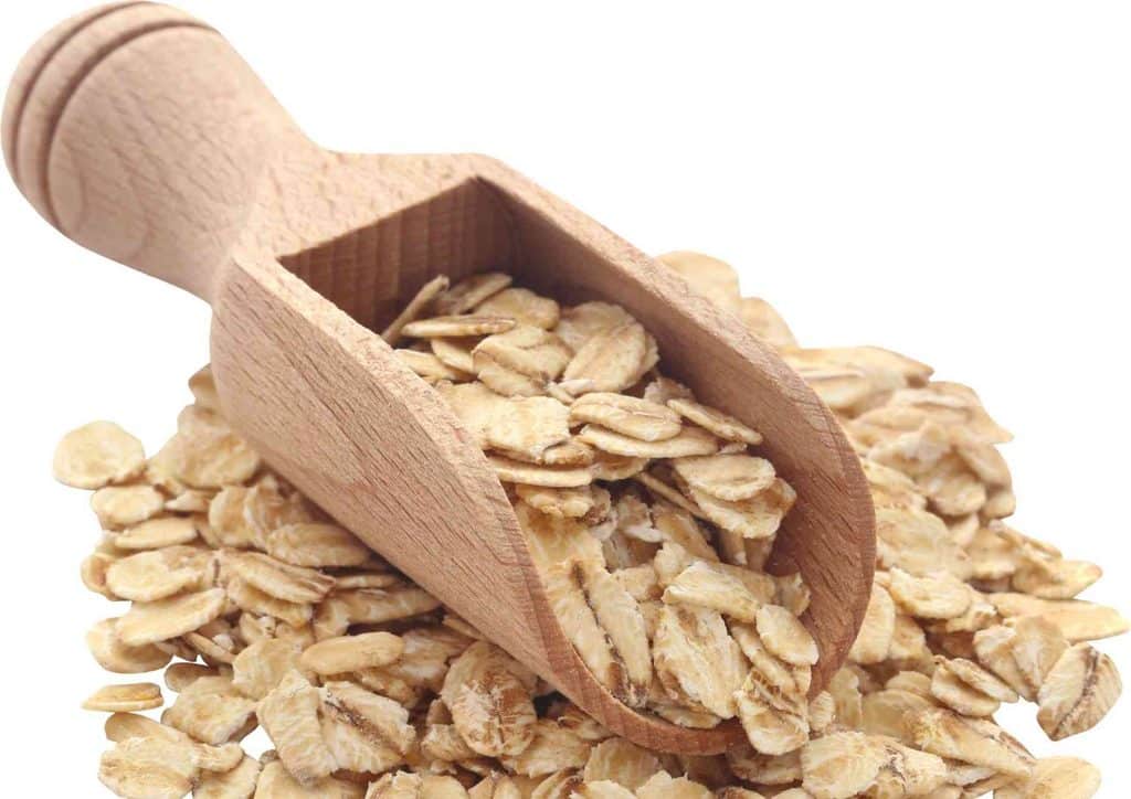 Are Oats Good for Weight Loss? 2 Close-up of oats in a bowl, emphasizing their high fiber and protein content for a healthy diet.