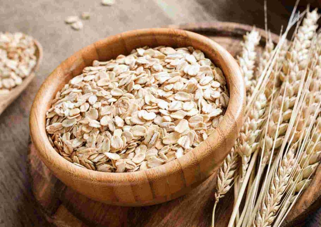 Are Oats Good for Weight Loss? 12 Oats displayed in a bowl, highlighting their nutritional benefits as a source of dietary fibre and protein.