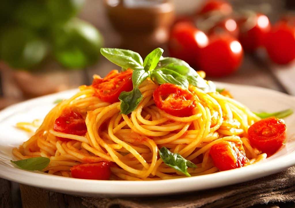 Is Pasta Good for Weight Loss? 25 A plate of Italian pasta topped with fresh tomatoes and basil, showcasing vibrant colours and a delicious presentation.