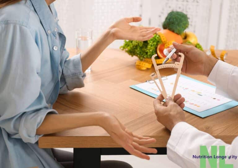 What Is the Difference Between a Clinical Nutritionist and a Nutritionist