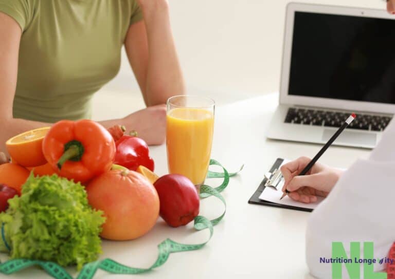 What Is the Difference Between a Clinical Nutritionist and a Nutritionist