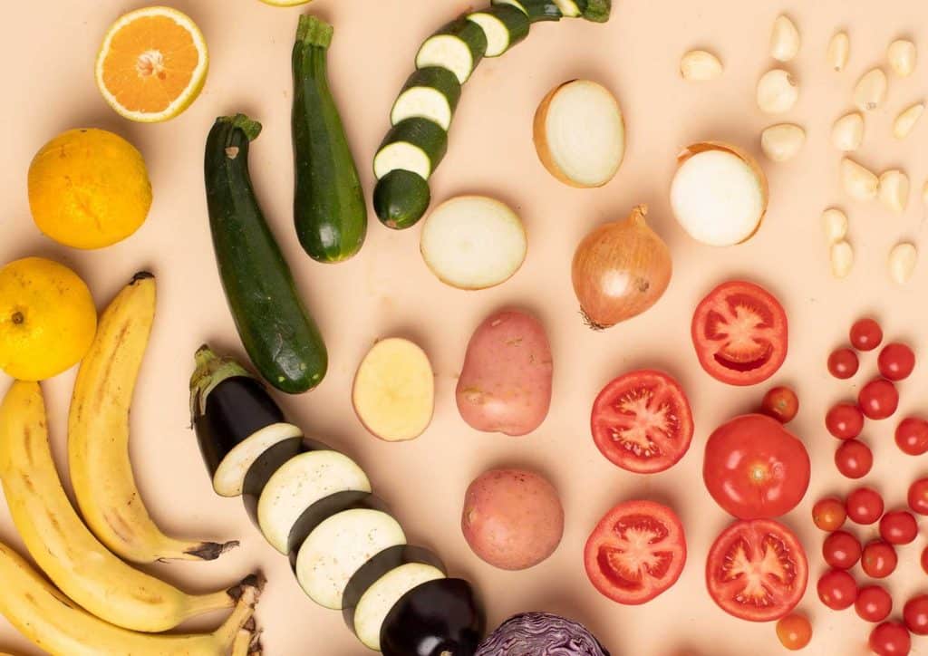 Clinical Nutritionist vs Nutritionist: What's the Difference 18 A circular arrangement of assorted fruits and vegetables, showcasing vibrant colours and diverse shapes.