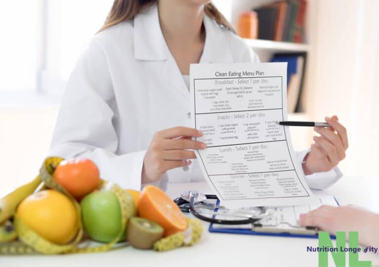 What Is the Difference Between a Clinical Nutritionist and a Nutritionist