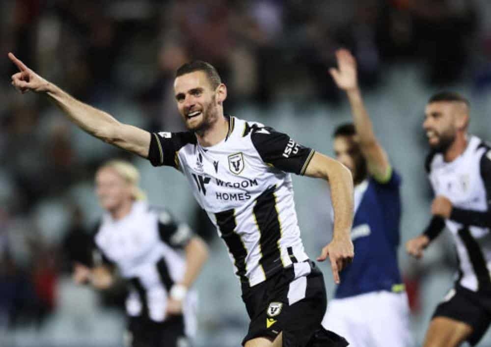 Jake Biggs, football nutritionist in Sydney, delivers personalised, performance-focused sports nutrition strategies to boost energy, improve recovery, and optimise on-field performance.
