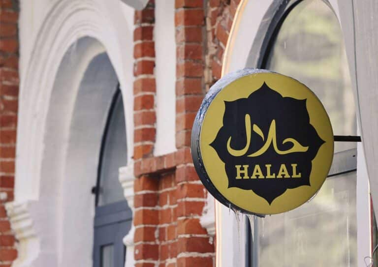 Jake Biggs is a leading halal nutritionist based in Sydney, Australia, specialising in evidence-based, halal-compliant nutrition plans for individuals, families, and athletes.