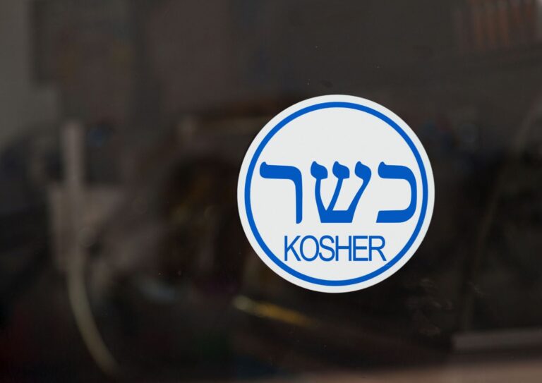 Jake Biggs is a leading Sydney-based kosher nutritionist, delivering personalised, evidence-based nutrition plans that align with Kashrut Authority standards.