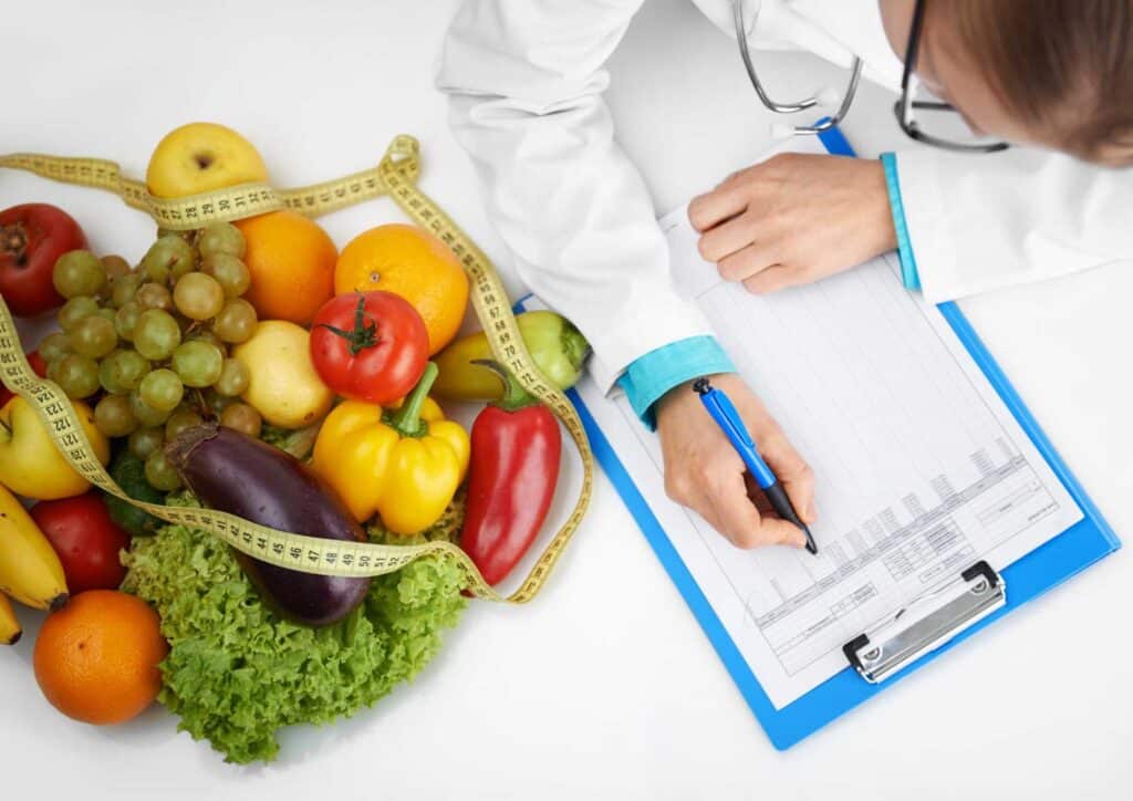 What Is the Difference Between a Nutritionist and Dietitian? 1 The Difference Between Nutritionist and Dietitian