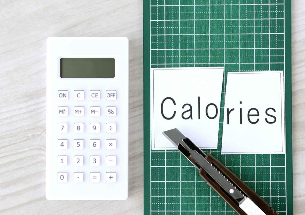 Not Losing Weight in a Calorie Deficit? Here's Why 4 Close-up of a calculator screen showing calorie count, highlighting its use in nutrition and meal planning.
