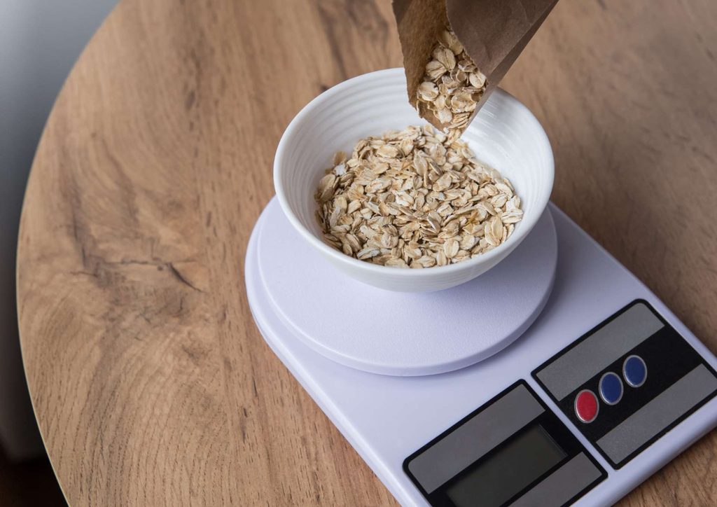 Not Losing Weight in a Calorie Deficit? Here's Why 8 A bowl of oatmeal topped with fresh fruits, illustrating a healthy breakfast option for weight loss.