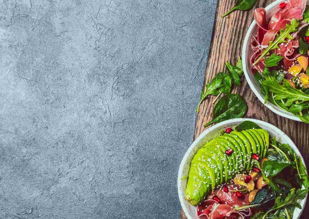 Easy Meals for Weight Loss When You're Short on Time 47 Two bowls of salad featuring meat, avocado, and fresh spinach arranged attractively.