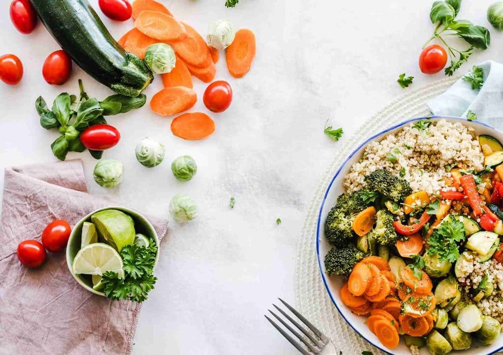 Healthy Dinners for Weight Loss: Easy Weeknight Ideas 43 A bowl filled with rice and a variety of colourful vegetables, showcasing a healthy meal option.