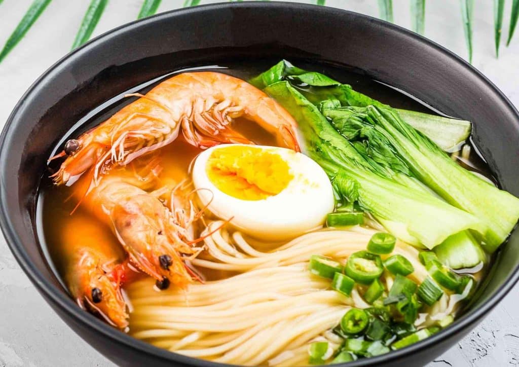 Healthy Dinners for Weight Loss: Easy Weeknight Ideas 12 A bowl of noodles topped with shrimp, sliced green onions, and a soft-boiled egg.