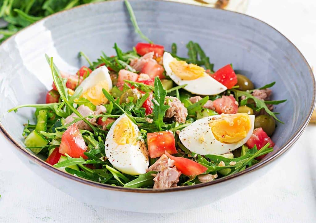 Healthy Dinners for Weight Loss: Easy Weeknight Ideas 14 Detailed view of a fresh salad with vibrant vegetables, tender meat, and tangy pickles, showcasing a variety of textures.