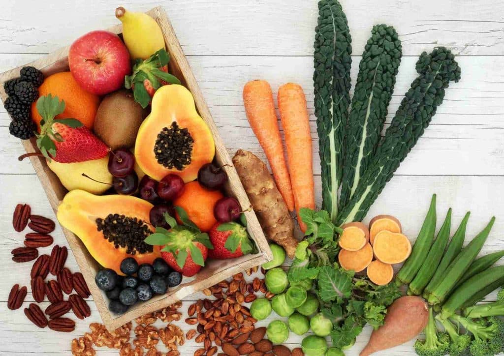 High Fibre Diet for Weight Loss: Why Fibre Keeps You Full 47 A wooden crate displays a diverse selection of fresh fruits and vegetables, highlighting their natural colours and forms.