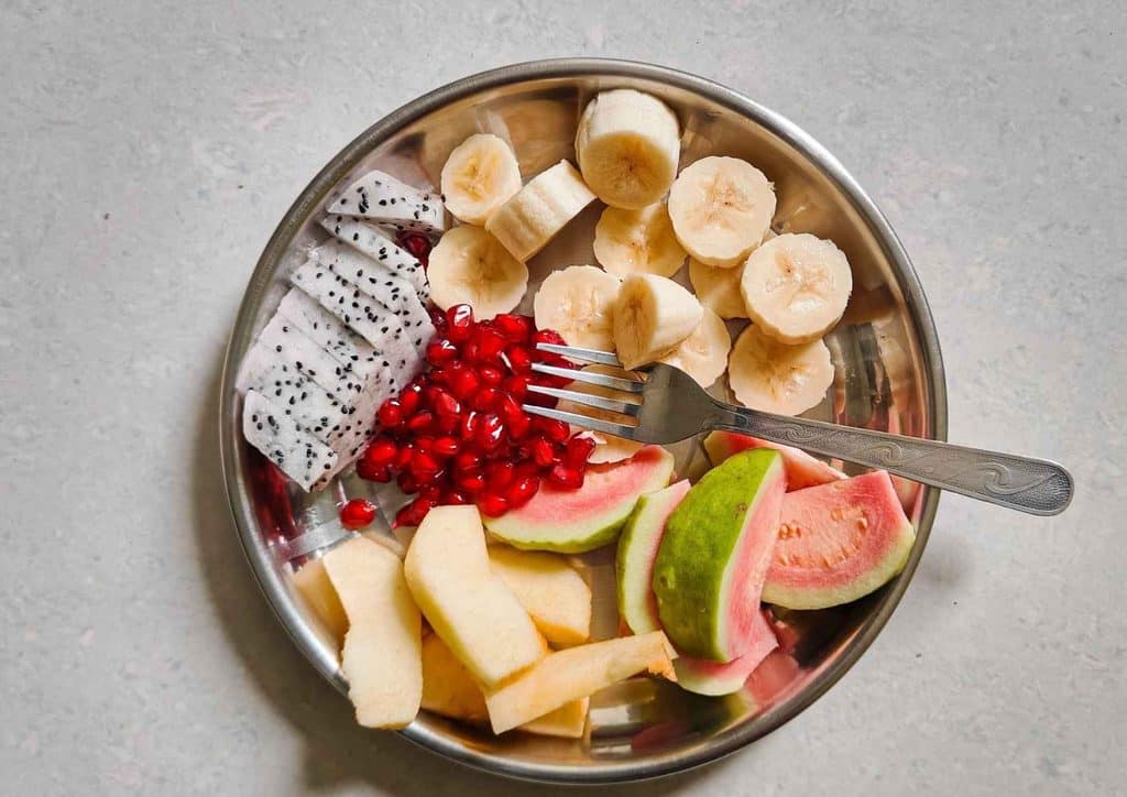 High Fibre Diet for Weight Loss: Why Fibre Keeps You Full 35 A decorative plate featuring an array of fresh fruits and vegetables, highlighting a healthy lifestyle.