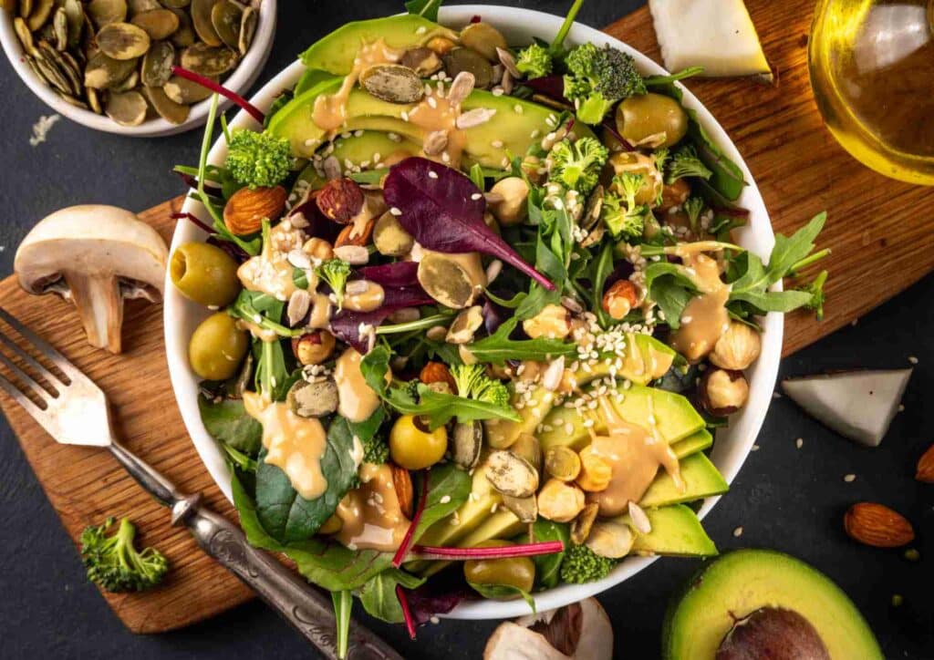 Keto vs Low Carb for Weight Loss: Which Is Better? 33 A colourful salad featuring mixed greens, nuts, avocado, and various fresh vegetables.