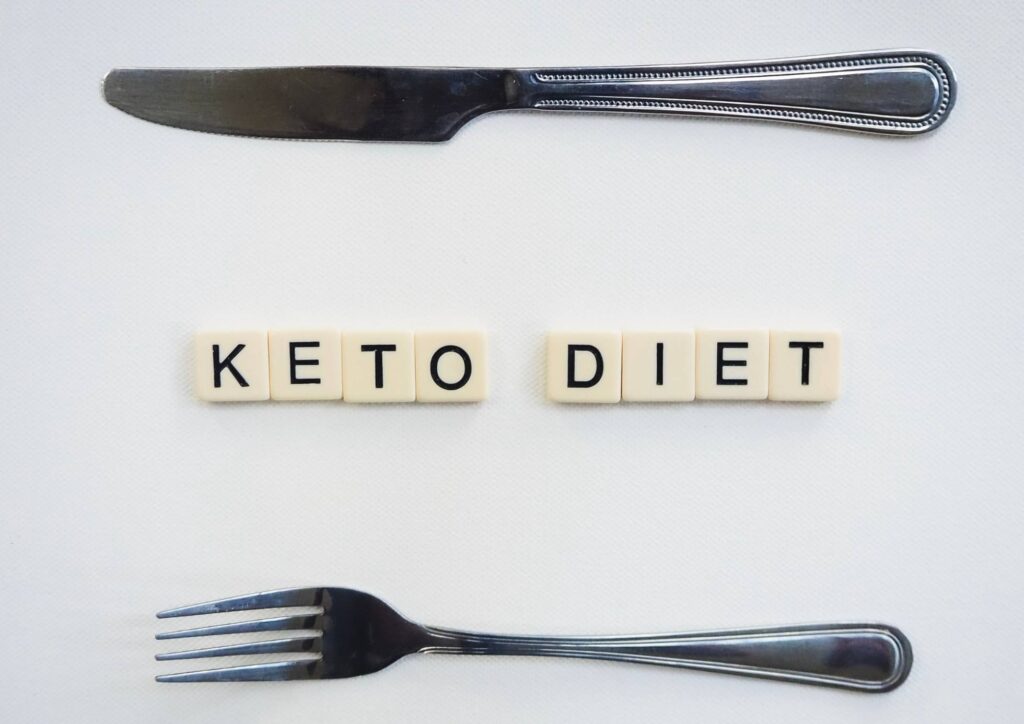 Keto vs Low Carb for Weight Loss: Which Is Better? 47 Infographic illustrating the keto diet principles for effective weight loss, featuring food examples and meal planning tips.