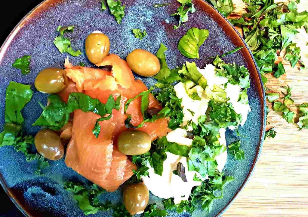 Is the Mediterranean Diet Good for Weight Loss? 29 A vibrant dish featuring sautéed vegetables and a portion of grilled fish, elegantly arranged on a round plate.