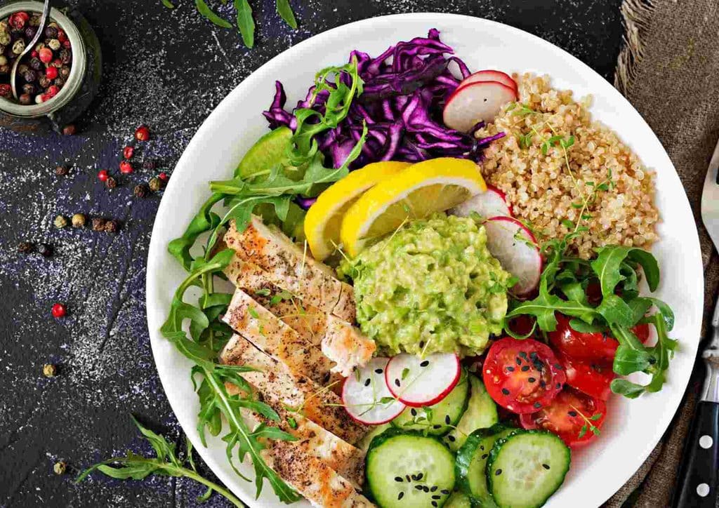 Healthy Dinners for Weight Loss: Easy Weeknight Ideas 44 A bowl filled with a colourful mix of vegetables, chicken pieces, and rice, showcasing a nutritious meal.