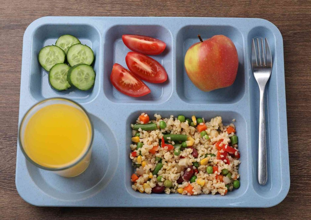 Healthy Lunches for Weight Loss: Work and Home Ideas 4 A school lunch tray featuring assorted vegetables, fresh fruit, and a beverage.
